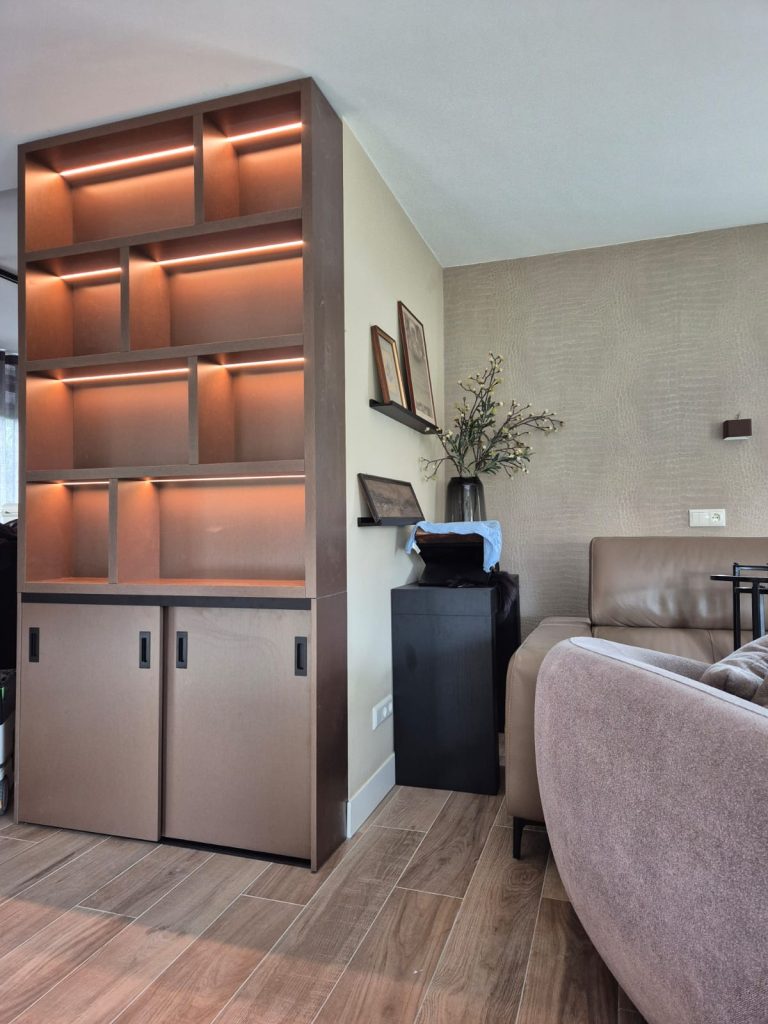 TV Kast en vitrinekast Zevenhuizen